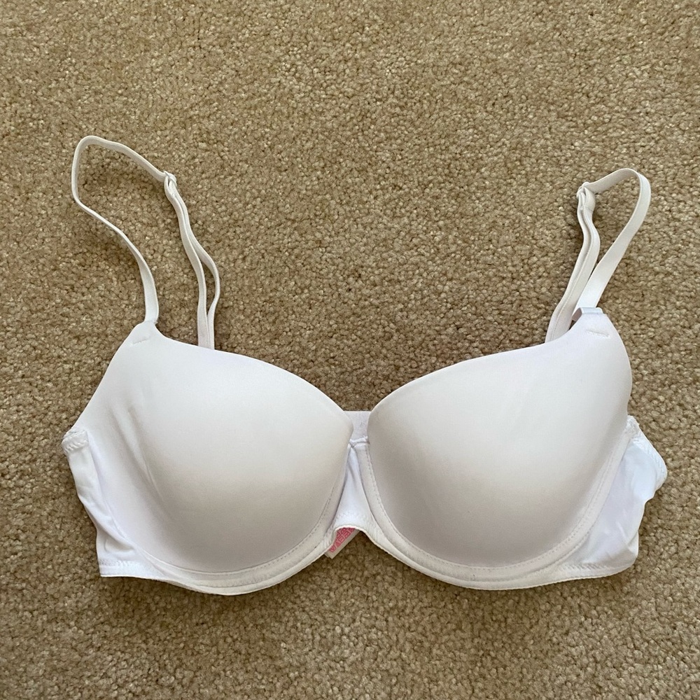 Victoria Secret’s PINK white t-shirt bra